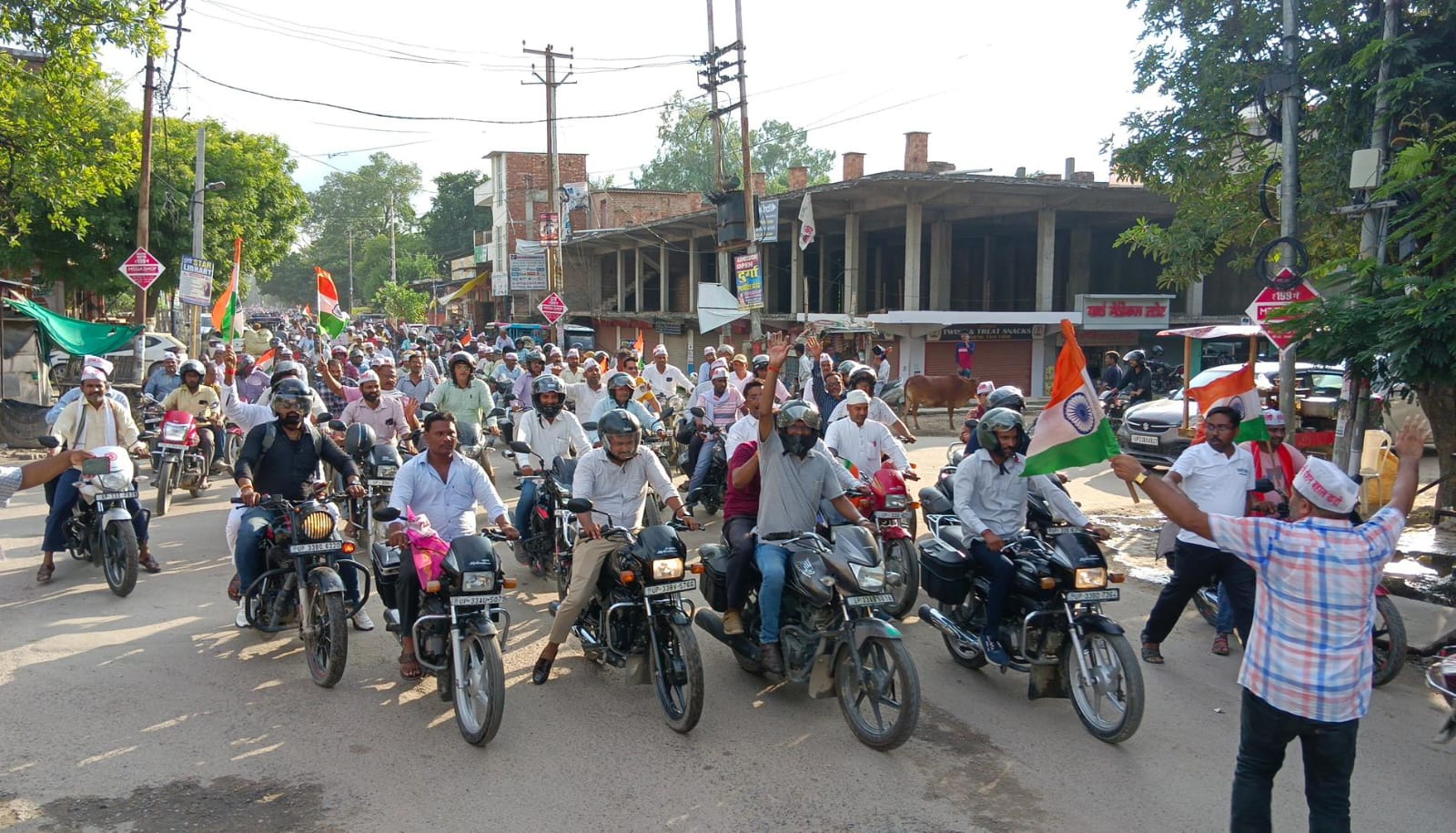 एनपीएस व यूपीएस के खिलाफ कर्मचारियों ने निकाला “आक्रोश मार्च”, कहा- हमें मिले ओपीएस